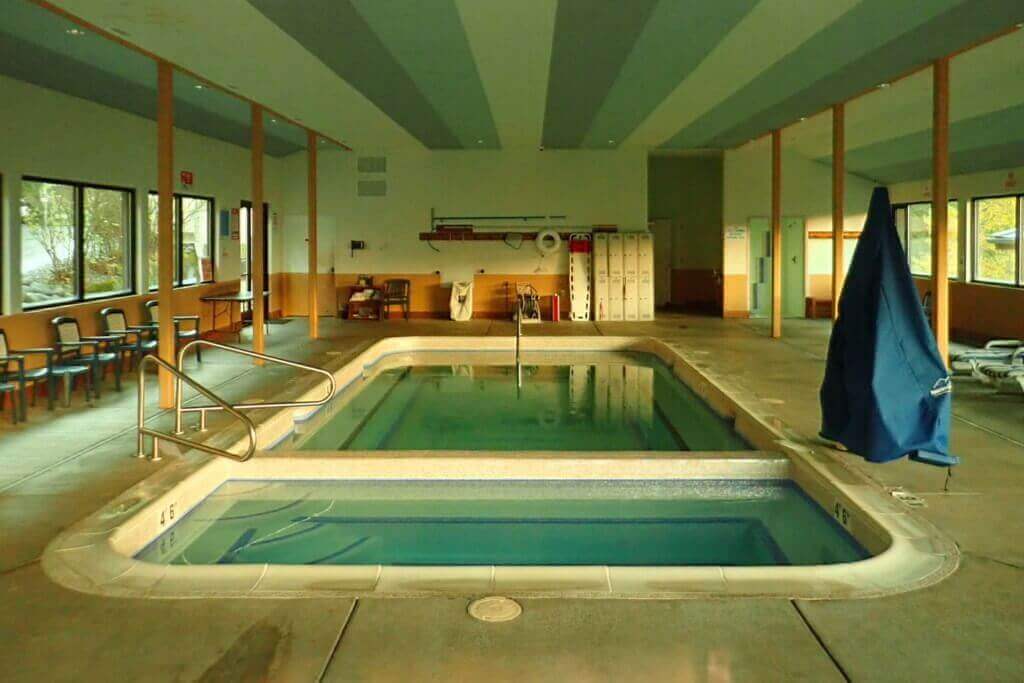 Mineral Therapy Pool1